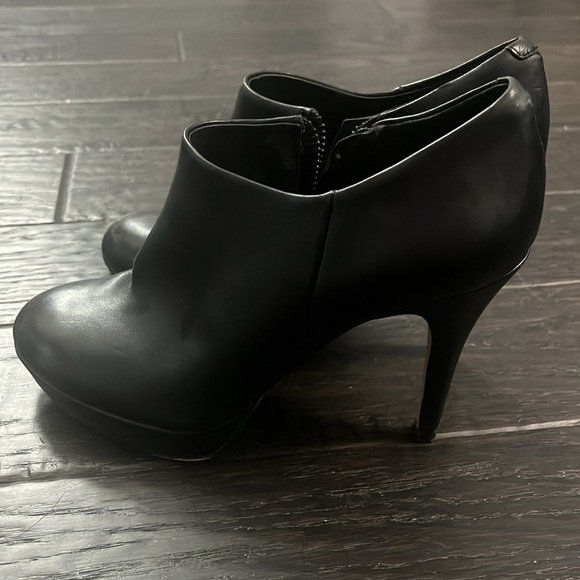 Ankle booties - Picture 2 of 4